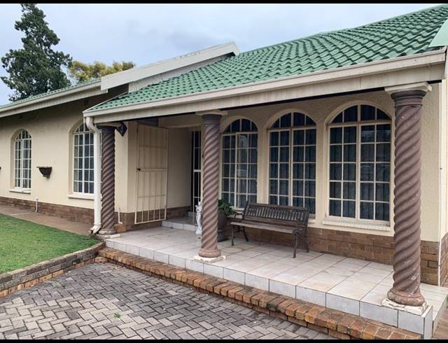 4 BEDROOM HOUSE FOR SALE IN FLORA GARDENS